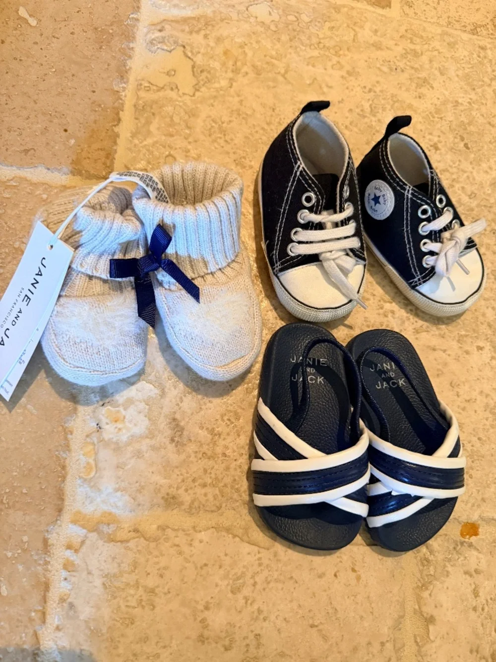 Baby shoe lot size 2-4